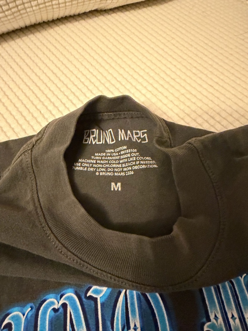 Bruno Mars Limited Edition the Romantic Tour Graphic Tee - Picture 3 of 3